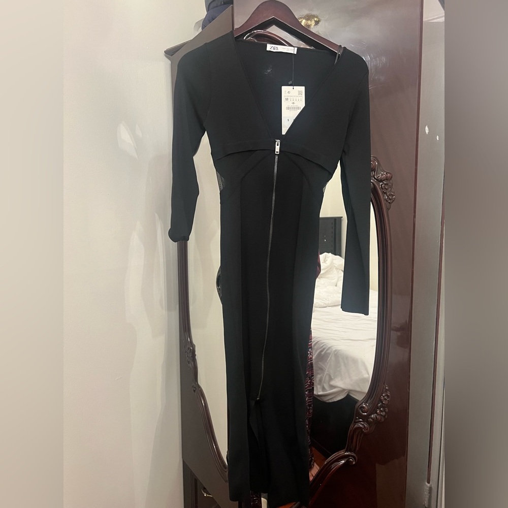 Sexy zara midi dress with sleeves. Black